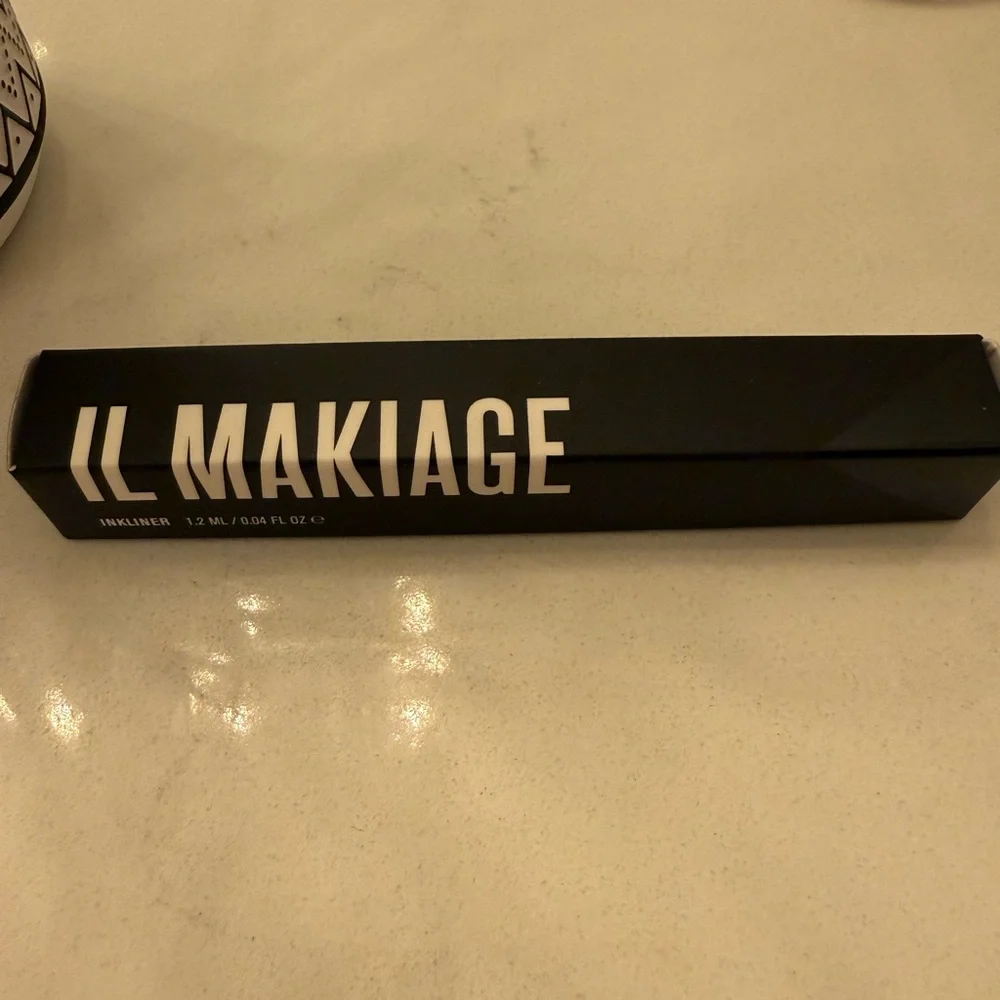 New - IL MAKIAGE Bold Black Eyeliner - Picture 1 of 3